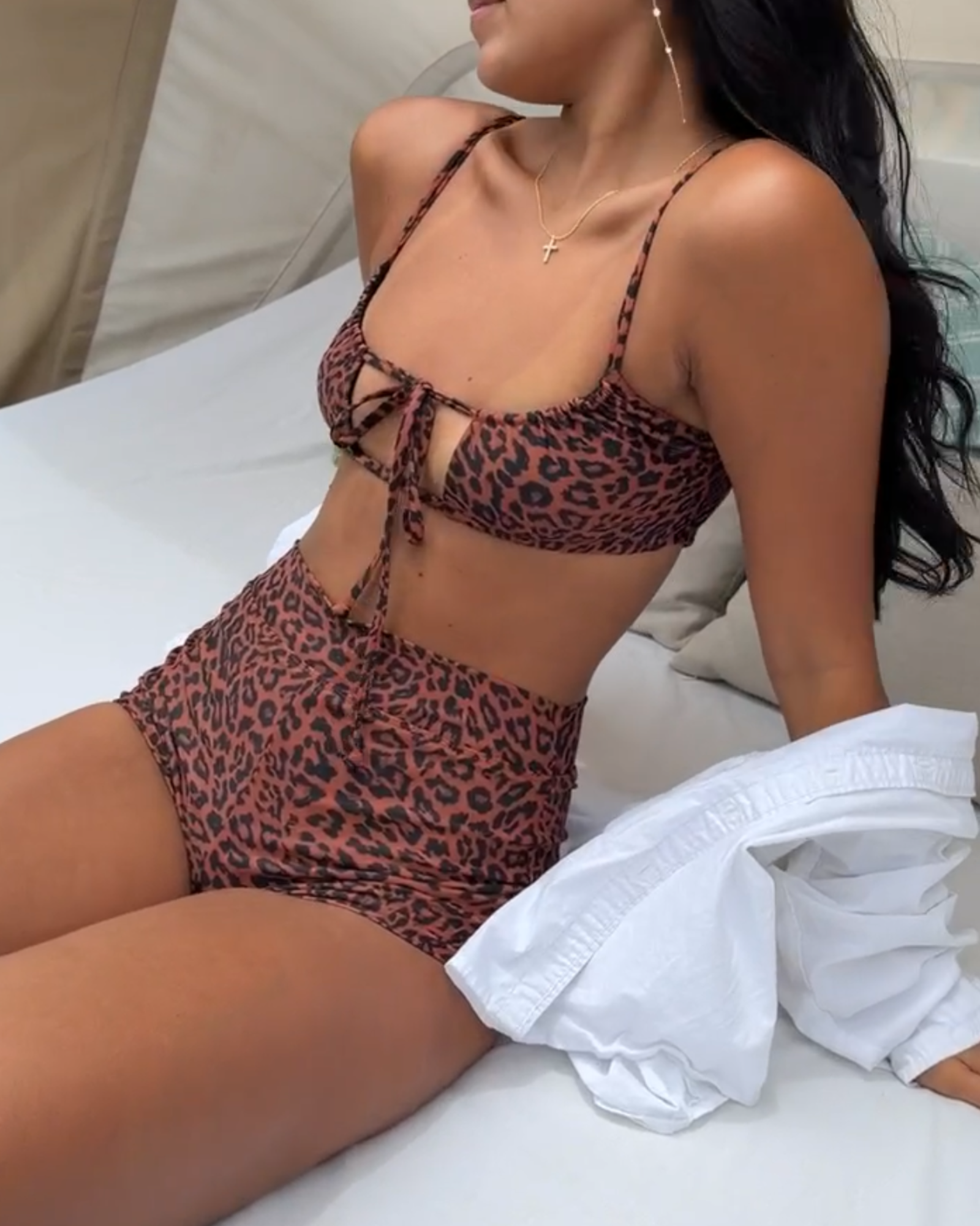 SHORES TOP